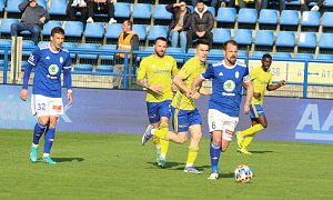 Fotbalisté Zlína (žluté dresy) v posledním domácím zápase základní části hostili Mladou Boleslav.