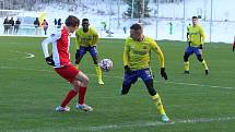 Fotbalisté Zlína (žluté dresy) v sobotním přípravném zápase zdolali třetiligovou Hanáckou Slavii Kroměříž 2:0.