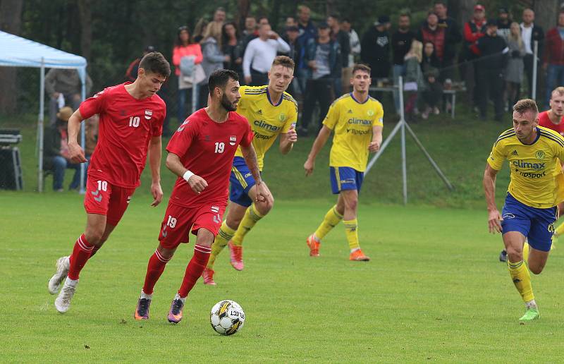 Fotbalisté Zlína (žluté dresy) ve 2. kole MOL Cupu zvítězili na hřišti divizního Startu Brno 3:0