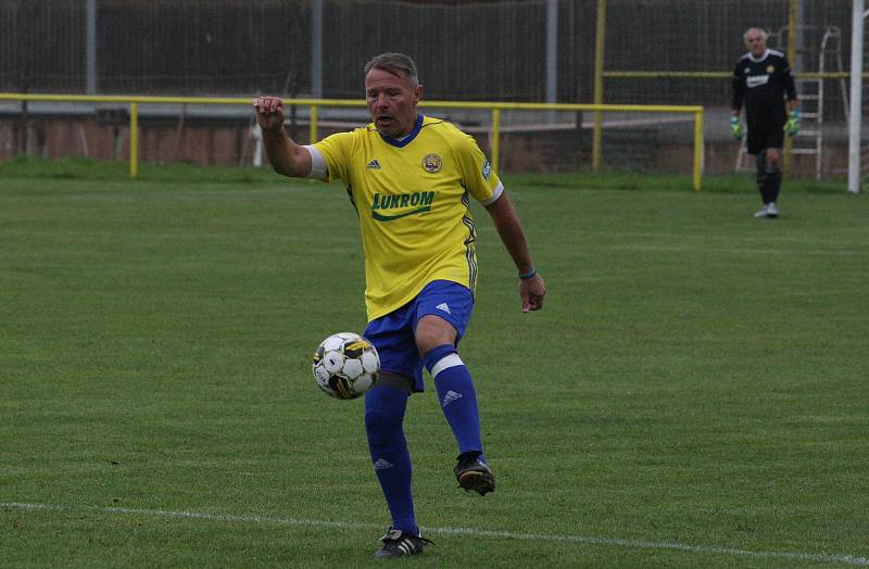 Fotbalisté Malenovic oslavili výročí devadesáti let od založení zápasem proti staré gardě Zlína. V sobotu navíc otevřeli novou tribunu.