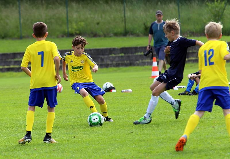 Fotbal McDonlads Cup. Krajské kolo Vršava Zlín. ZŠ Komenského Zlín (žlutí) - ZŠ Oskol Kroměříž mladší