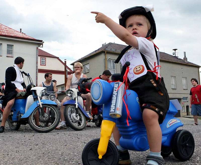 Ve Velkém Ořechově měli Dětský hasičský den a závody motocyklů.