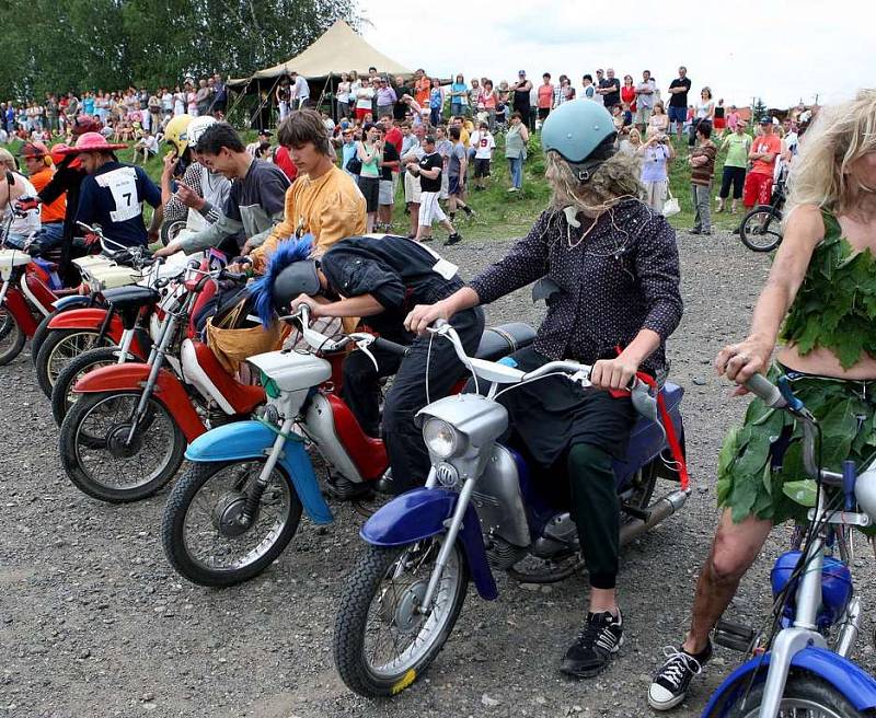 Ve Velkém Ořechově měli Dětský hasičský den a závody motocyklů.