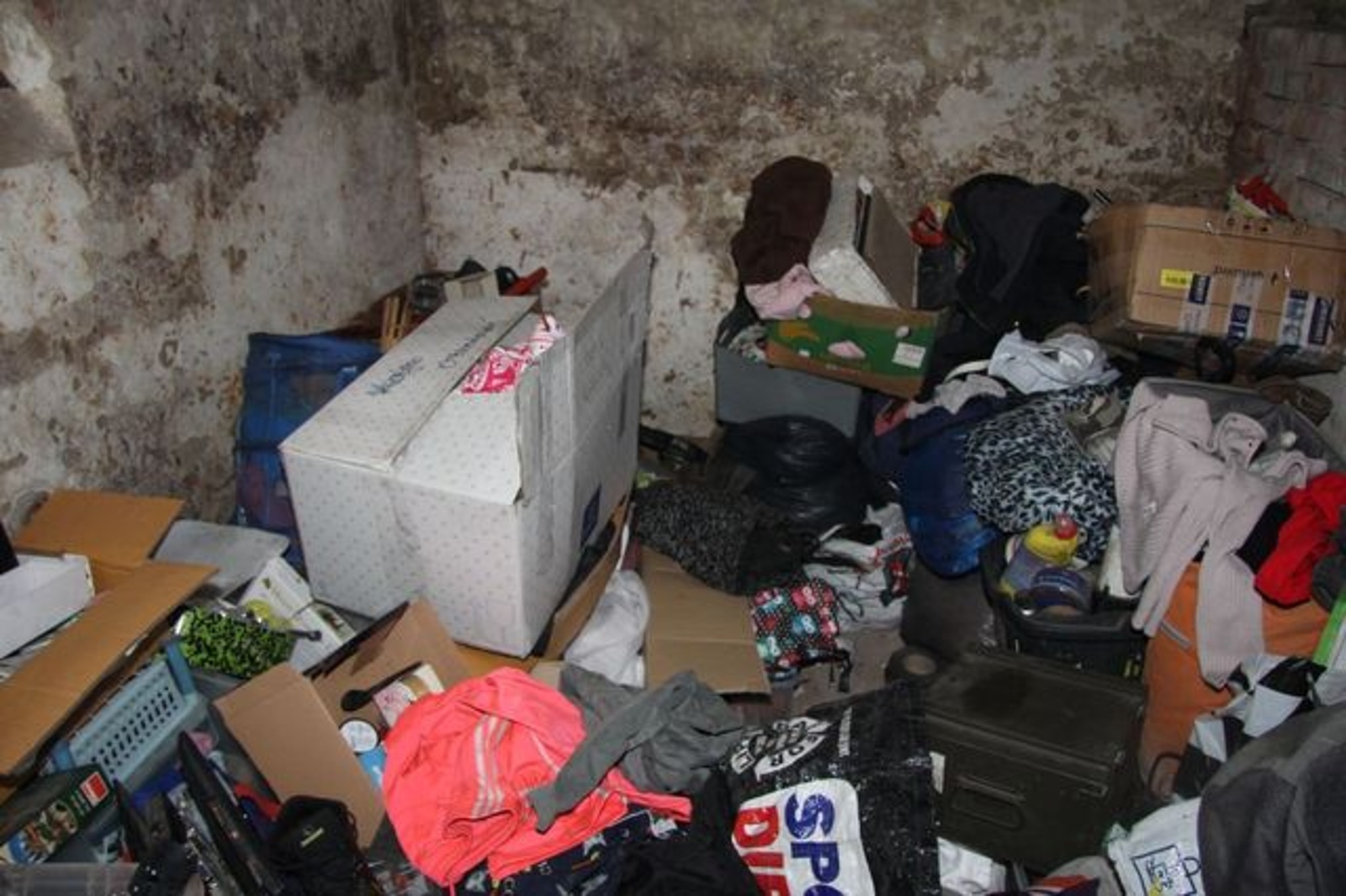 Bezdomovce museli z neobydleného domu ve Zlíně vystěhovat policisté -  Zlínský deník