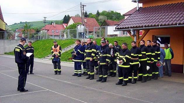 Speciální cvičení pro profesionální i dobrovolné hasiče bylo ve středu vyhlášeno ve školce v Jestřabí na Zlínsku.