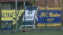 Divizní fotbalisté Baťova (ve žlutém) nevyužili v sobotní dohrávce 10. kola možnost vyhoupnout se na třetí místo skupiny E a nakonec v přestřelce se Všechovicemi zachraňovali remízu 4:4.