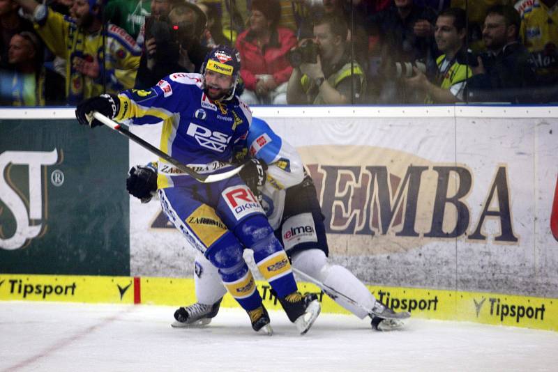 Podívejte se na průřez kariéry ve fotografiích legendu zlínského hokeje Petra Lešku, držitele klubových statistických rekordů, věčně vysmátého hráče s geniální myšlenkou i provedením. Foto: archiv Deníku.