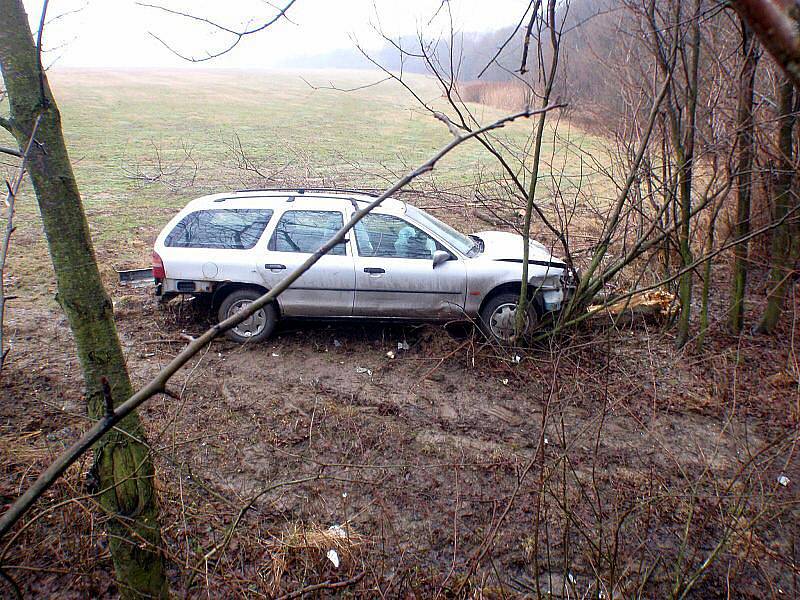 Ledovka i mlha v úterý 18. ledna ráno pořádně potrápila řidiče ve Zlínském kraji. Zejména na Zlínsku se stalo několik nehod, k nimž museli vyjet i hasiči.