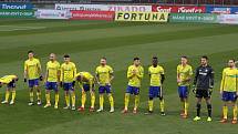 Fotbalisté Zlína (žluté dresy) zakončili dlouhou podzimní část nedělním zápasem v Olomouci.