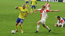 Fotbalisté Zlína (žluté dresy) prohráli v osmifinále MOL Cupu s pražskou Slavií 1:3 a v celostátním poháru skončili.