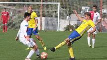 Fotbalisté Zlína B (ve žlutých dresech) prohráli v 9. kole MSFL s Hanáckou Slavií Kroměříž 1:2.