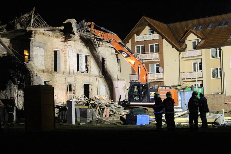 Noční demolice budovy na Sokolské ulici ve Zlíně