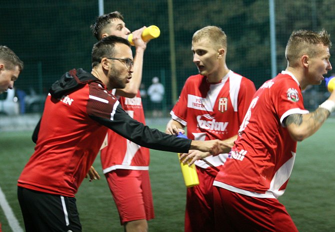 Trenér divizních fotbalistů Vsetína Lukáš Pazdera při zápase na půdě Baťova.