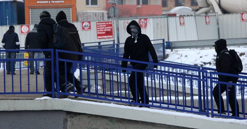 Nepovolená demonstrace anarchistů v Otrokovicích. 