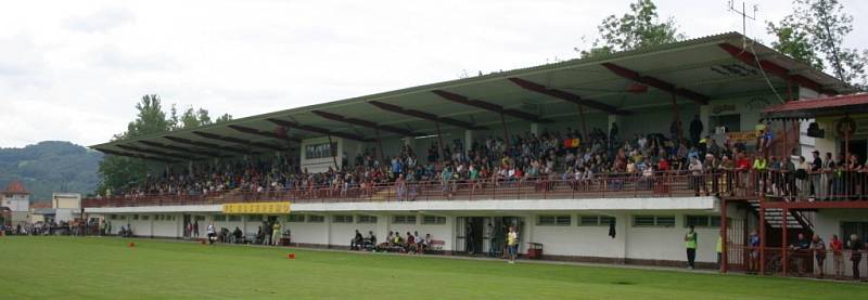 Divize E, FC Elseremo Brumov (červení) - TVD Slavičín