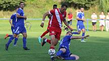 Dvizní fotbalisté Slavičína (v modrém) v rámci středečního 1. kola MOL Cupu doma vyřadili třetiligový Frýdek-Místek v prodloužení 3:2. 