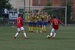 Fotbalisté Uherského Brodu (červené dresy) zvítězili v předkole MOL Cupu nad domácím Baťovem 5:0.