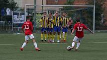 Fotbalisté Uherského Brodu (červené dresy) zvítězili v předkole MOL Cupu nad domácím Baťovem 5:0.