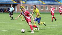 Fotbalisté Zlína B (žluté dresy) v nedělním zápase 29. kole MSFL na Letné remizovali s Frýdkem-Místkem 2:2.