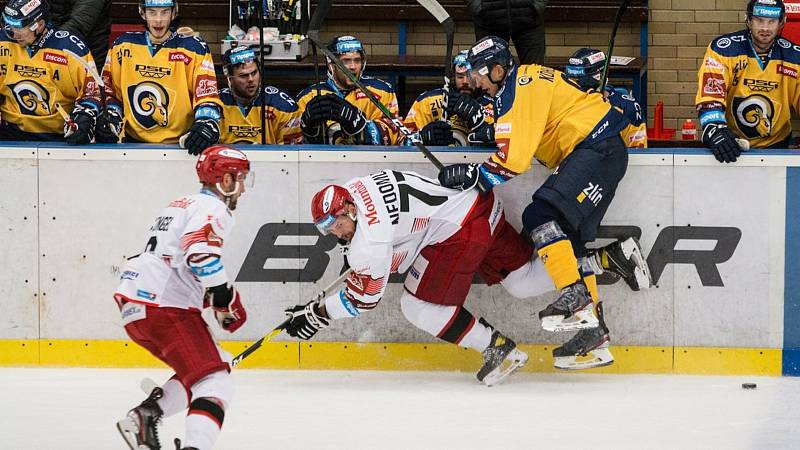 Zlínští hokejisté ve 3. kole extraligy podlehli Mountfieldu Hradec Králové 2:3.