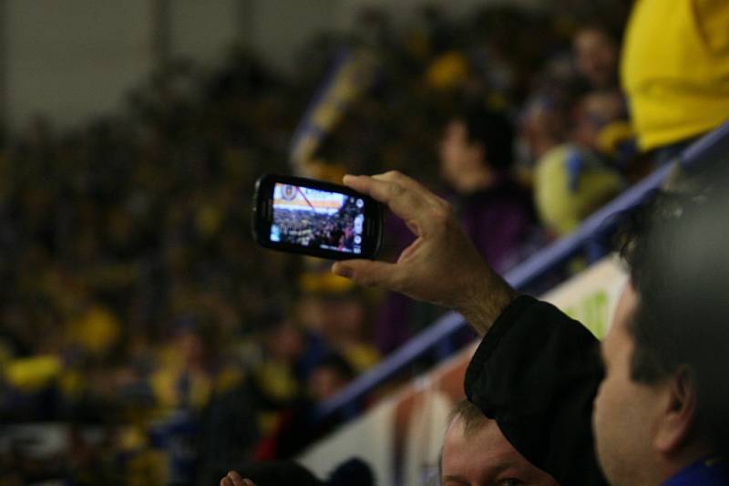 S nožem na krku v podobě vyřazení vstupovali do sobotního 6. zápasu čtvrtfinále play-off extraligy domácí hokejisté Zlína proti Kometě Brno.