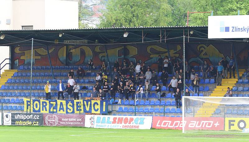 Fotbalisté Zlína (žluté dresy) ve 3. kola skupiny o záchranu podlehli pražským Bohemians 1905 1:4.