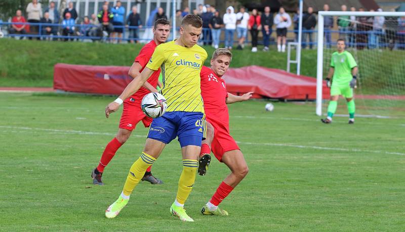 Fotbalisté Zlína (žluté dresy) ve 2. kole MOL Cupu zdolali domácí Blansko 4:1.