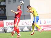 Srbský stoper ve službách Zlína Zoran Gajić (ve žlutém dresu) si o víkendu připsal premiérový gól ve FORTUNA:LIZE.