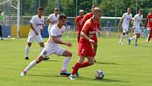 Fotbalisté Zlína B (bílé dresy) v sobotním přípravném zápase na Vršavě remizovali s juniorkou Zbrojovky Brno 2:2.