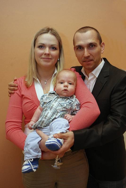 Vítání dětí na radnici ve Zlíně 4.3.2016. Jan a Monika Šenkeříkovi se synem Janem.