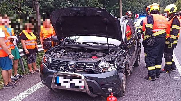 Záchranáři zasahují v neděli 27. srpna 2023 u dopravní nehody u Bratřejova na Zlínsku.