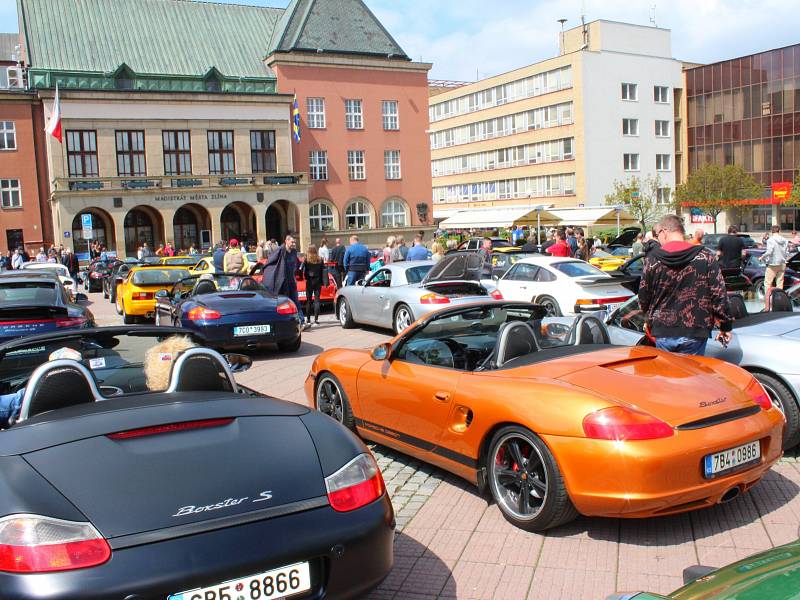 V sobotu 6. května 2017 se na zlínském náměstí Míru konal sraz vozů Porsche.