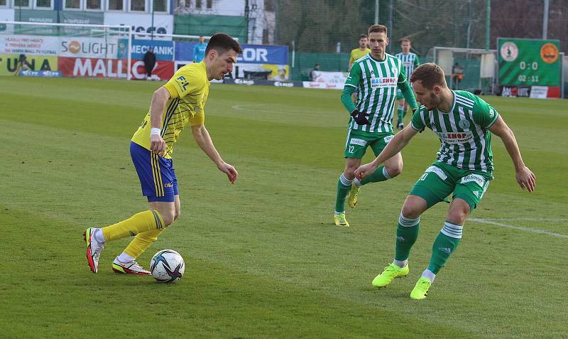 Fotbalisté Zlína (žluté dresy) vstoupili do jarní části sezony FORTUNA:LIGY na hřišti pražských Bohemians.