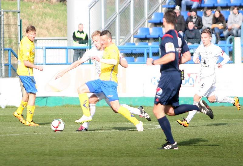 Prvoligoví fotbalisté Fastavu Zlín (ve žlutém) v rámci 22. kola v sobotu doma hostili předposlední Sigmu Olomouc.