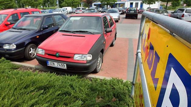 Parkování na Čepkově zpoplatní, Lidl tím hrozí také - Zlínský deník