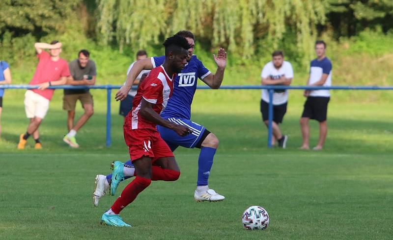 Fotbalisté Slavičína (v modrých dresech) ve středu v rámci 1. kola Mol Cupu vyzvali Frýdek Místek.