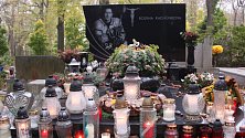 Mezi osobnostmi, které jsou pochovány na zlínském Lesním hřbitově je i hokejista Karel Rachůnek.