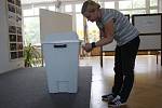 Volby do Evropského parlamentu 2014 ve Zlíně. Sčítání hlasů v galerii Alternativě v Kolektivním domě.