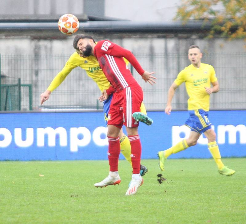 Fotbalisté Fastavu Zlín (ve žlutém) v sobotním 16. kole FORTUNA:LIGY hostili na Letné Sigmu Olomouc.