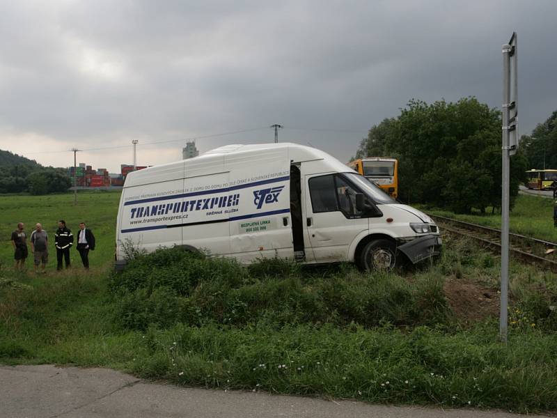  Nehoda mezi vlakem a dodávkou, která se stala u místní části Zlína Želechovice na trati mezi Zlínem a Otrokovicemi ráno 25. července 2008.