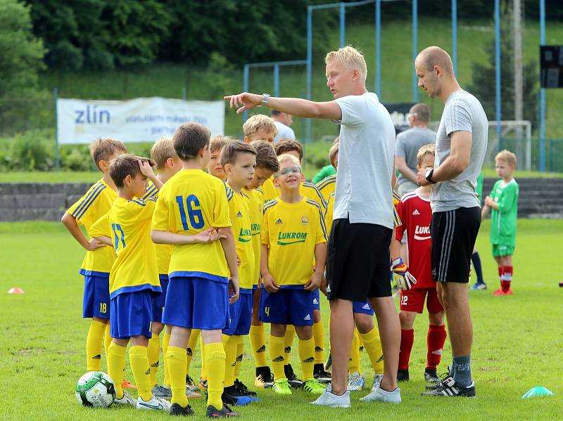 Fotbal McDonlads Cup. Krajské kolo Vršava Zlín. ZŠ Komenského Zlín (žlutí) - ZŠ Oskol Kroměříž mladší