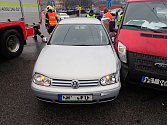 Nehoda dvou aut ucpala křižovatku ve Zlíně, těhotnou ženu odvezla sanitka.