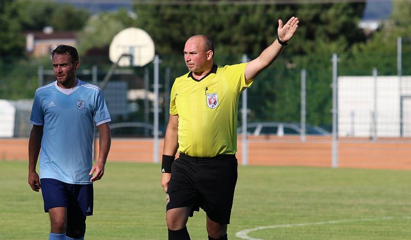 Fotbalisté Kostelce odehráli derby proti Fryštáku. V divokém zápase prohráli 3:4.