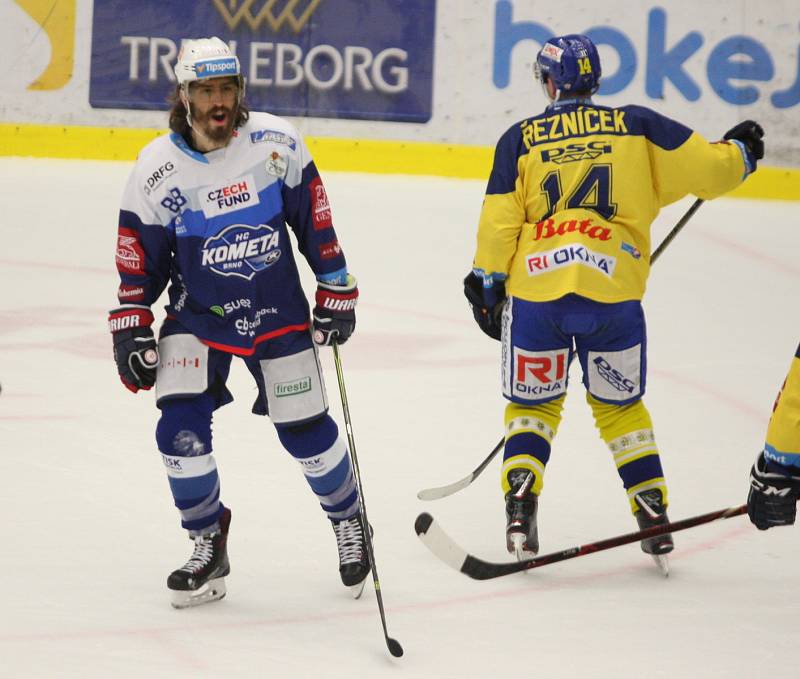 Extraligoví hokejisté Zlína (vš žlutém) v nedělním 26. kole doma hostili mistrovskou Kometu Brno. Na snímku Mueller