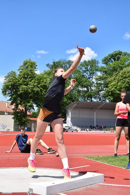 Okolo 1500 sportovců se v pondělí zúčastnilo úvodního závodu po koronavirovém restartu sezony ve Zlínském kraji – Spolu na startu.