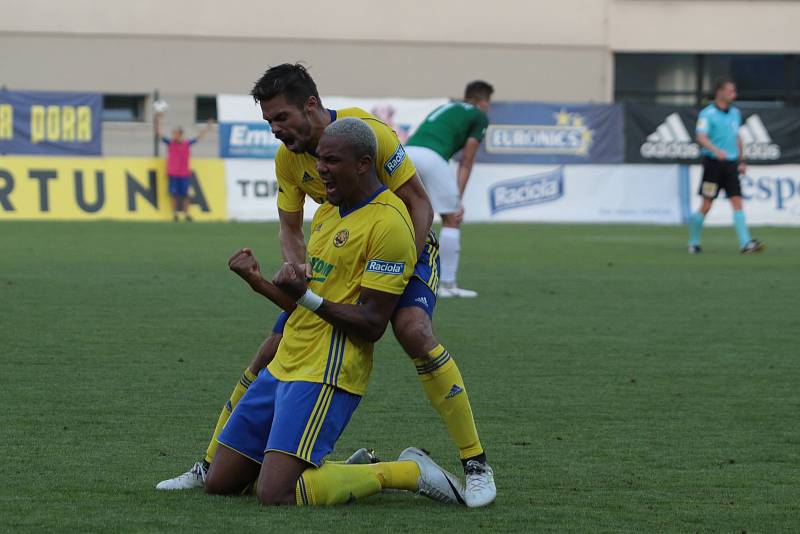 Fotbalisté Zlína (ve žlutých dresech) remizovali ve 3. kole FORTUNA:LIGY s Jabloncem 1:1.