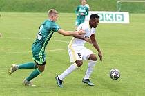 Fotbalisté Zlína (bílé dresy) v sobotním přípravném zápase zdolali Karvinou 2:0.