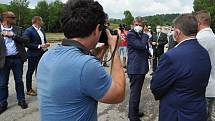 Premiér ČR Andrej Babiš se ve středu 14. července 2021 v areálu muničních skladů ve Vrběticích ve Zlínském kraji zdraví se starosty a zástupci okolních obcí.