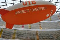 Rektorát Univerzity Tomáše Bati ve Zlíně zdobí originální vzducholoď.