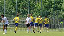 Starší dorostenci Zlína (žluté dresy) v předposledním zápase sezony zdolali Karvinou 2:1.